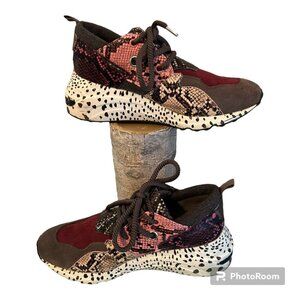 NWOT Steve Madden Cliff Fashion Sneaker Snake Print Size 7.5 Comfort Streetwear